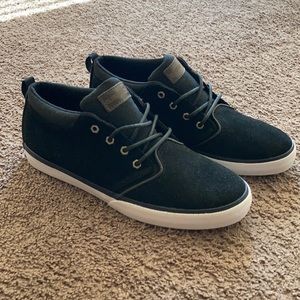 Quicksilver Mens Griffin Suede Black Shoes size 9